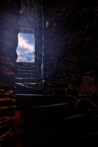 Escalier représentant le processus progressif de récupération et de reconstruction après un burn out, étape par étape.