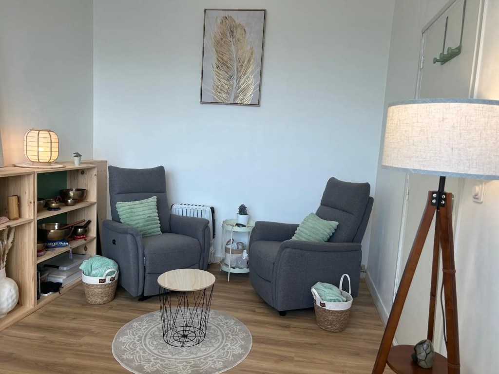 photo du cabinet naosu thérapie faisant apparaitre deux fauteuils de relaxation